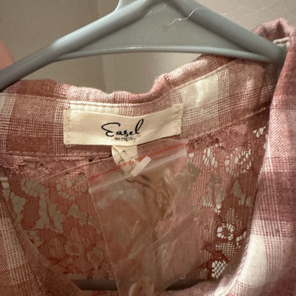 Easel- women’s size S pink plaid sleeveless top. New with tags.